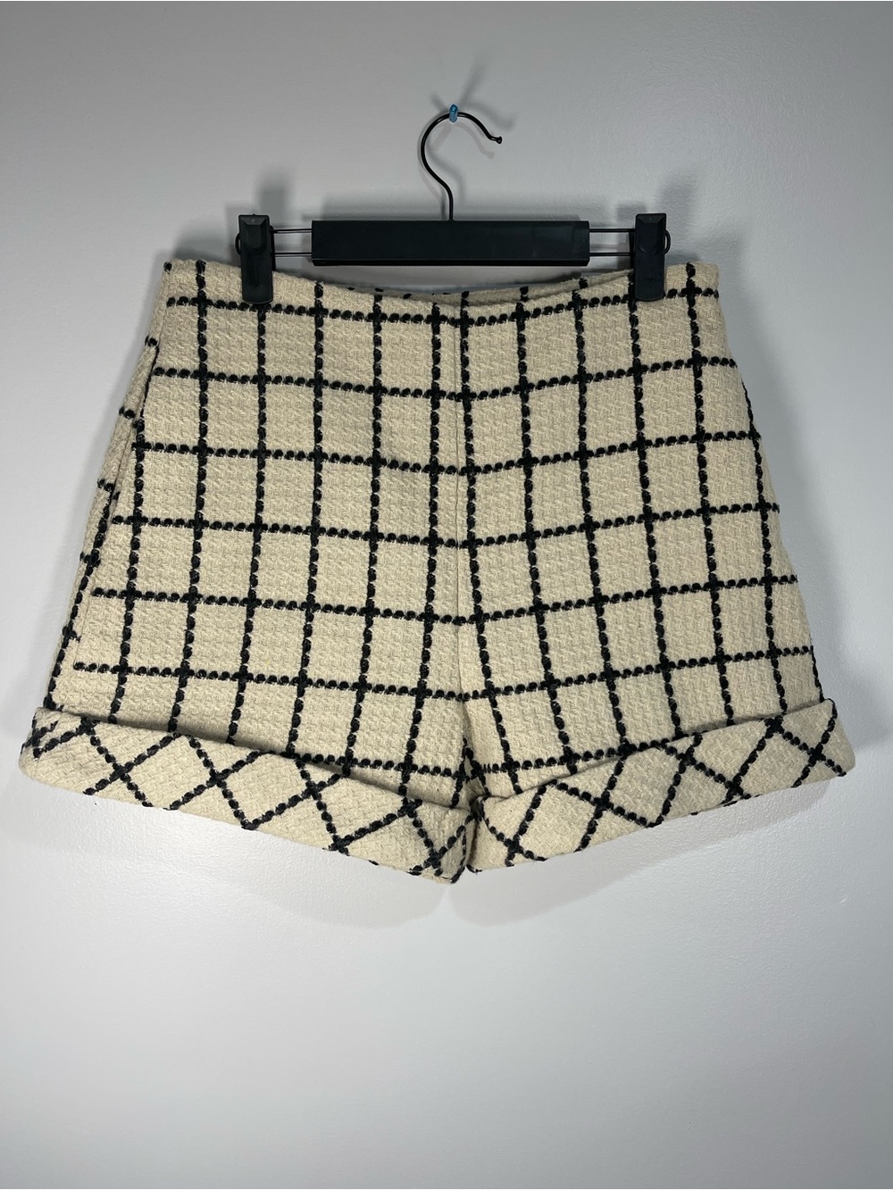 English Factory Ivory and Black Windowpane Tweed Shorts sz M